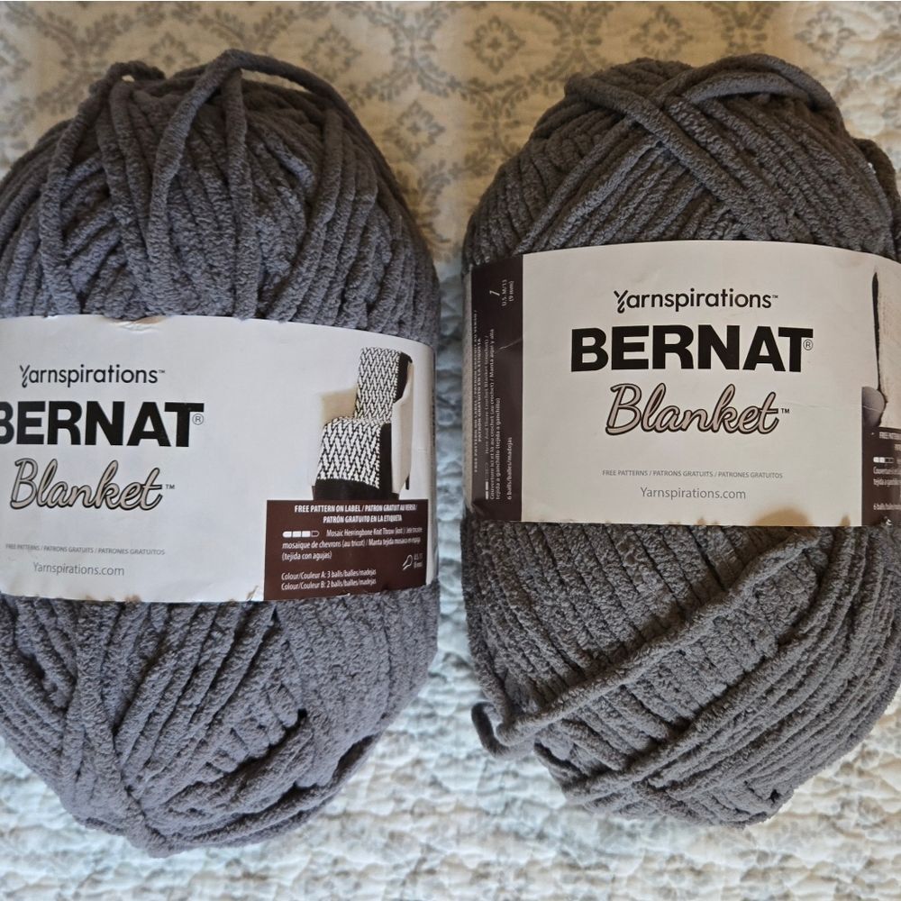 Bernat Blanket Yarn - Dark Gray 10.5 Oz Ea Skein